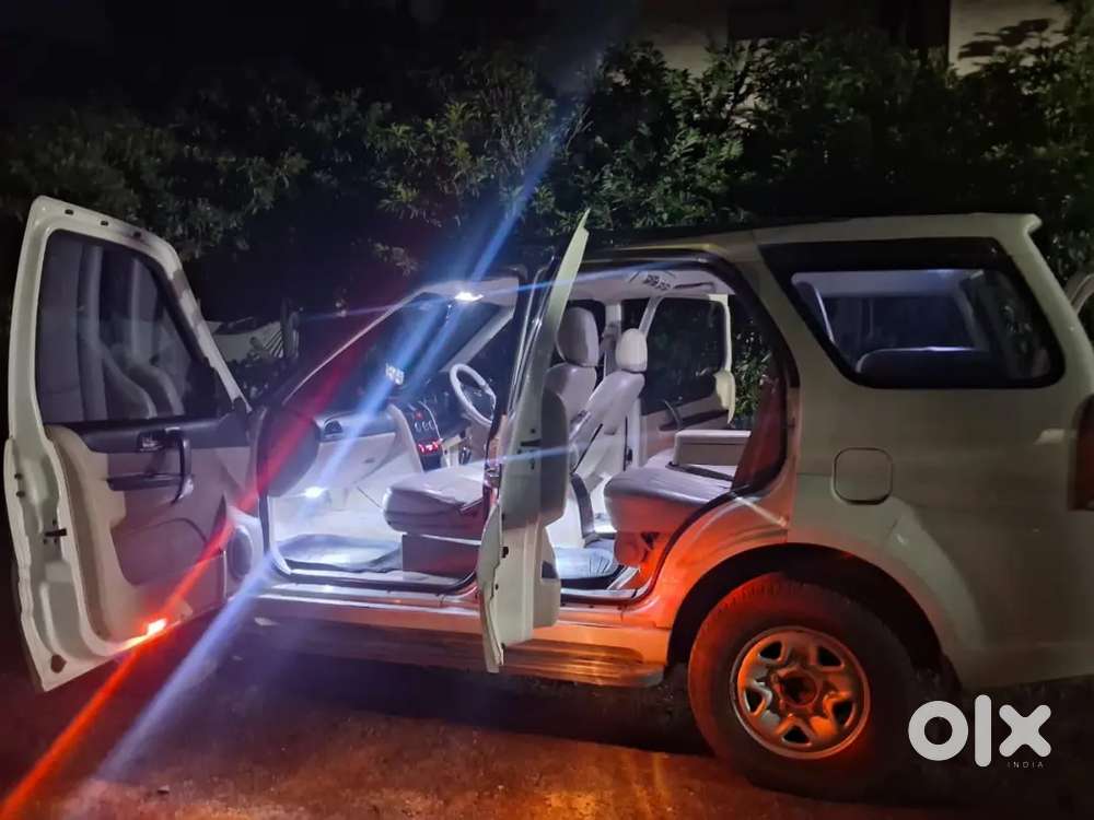 Tata Safari Storme 2015