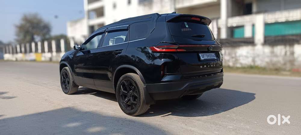 Mahindra Xuv700 Ax 3 Petrol Mt 5 Str (e), 2022, Petrol