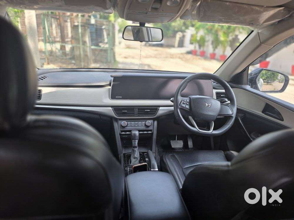 Mahindra Xuv700 2.2 Ax 5 Diesel At 7 Str, 2023, Diesel