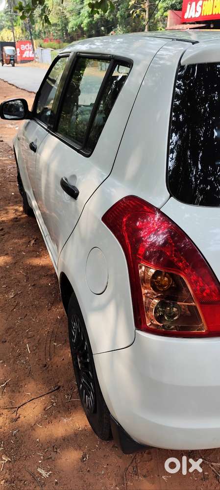 Swift Vxi White Colour