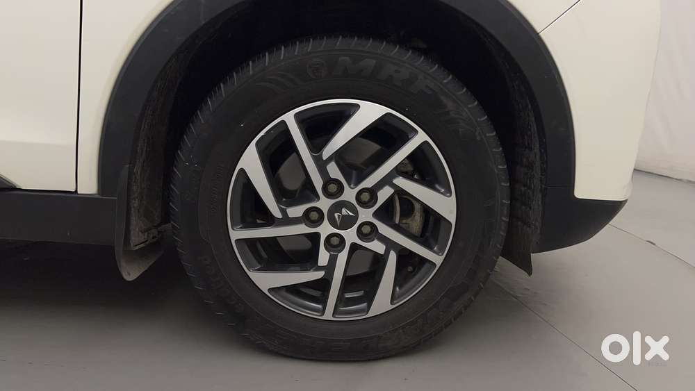 Mahindra Xuv300 1.2 W8 (o) Amt Petrol, 2022, Petrol