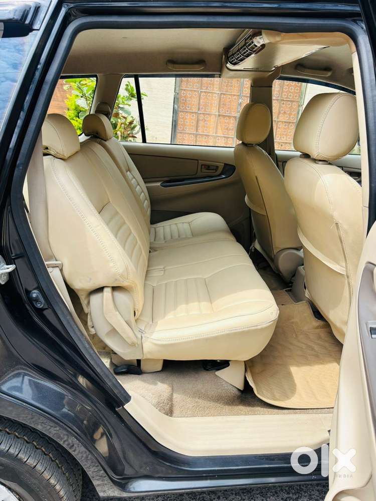 Toyota Innova 2009-2011 2.5 E 8 Str, 2009, Diesel