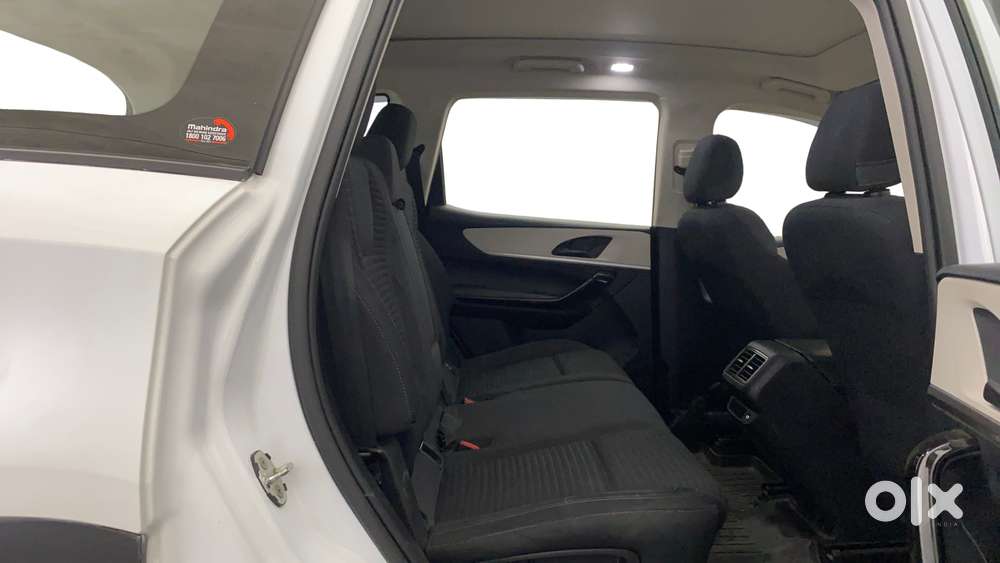 Mahindra Xuv700 2.0 Ax 5 Petrol Mt 7 Str, 2022, Petrol