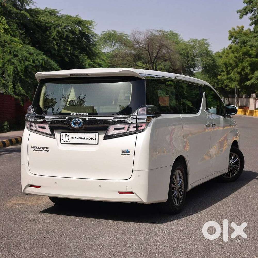 Toyota Vellfire 2.5 Executive Lounge, 2023, Petrol