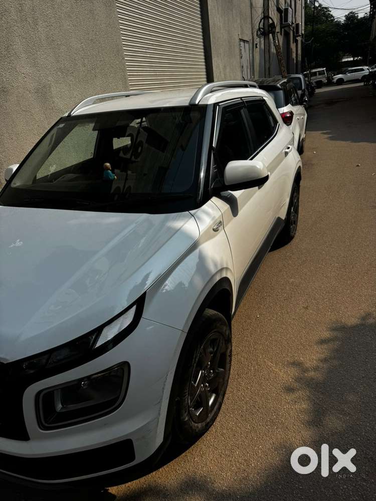 Hyundai New Venue Petrol 40000 Km Driven