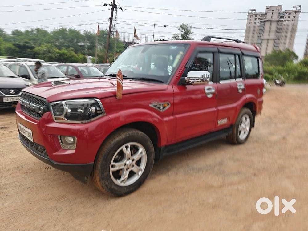 Mahindra Scorpio S10 7 Seater, 2017, Petrol