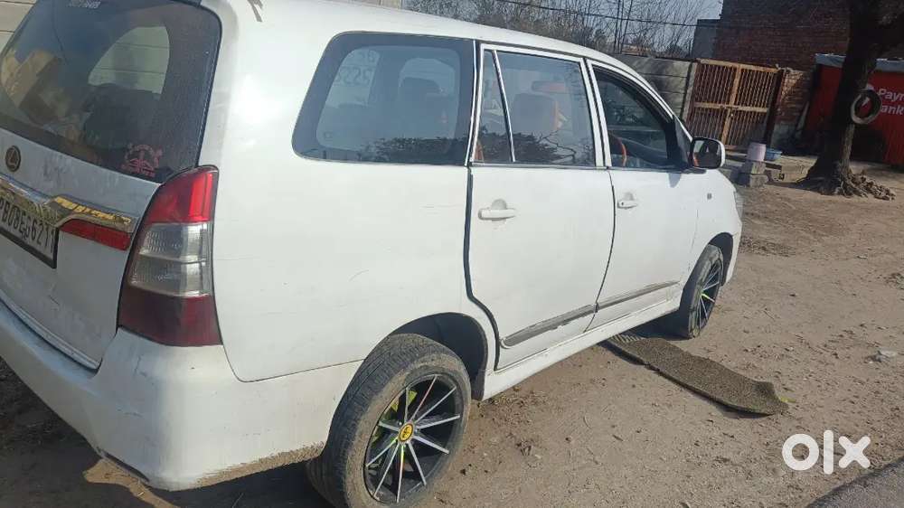 Toyota Innova 2014 Diesel 125 Km Driven