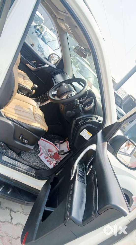 Mahindra Xuv500 W11, 2018