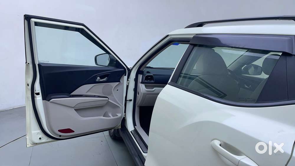 Mahindra Xuv300 1.2 W8 (o) Amt Petrol, 2021, Petrol