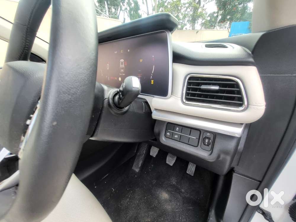 Mahindra Xuv700 Ax7 Luxury Pack Awd, 2025, Diesel