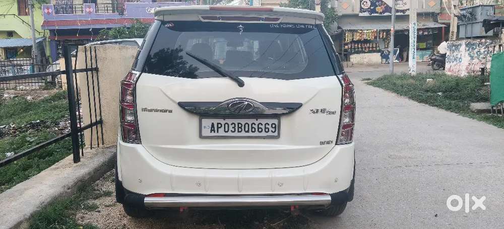 Mahindra Xuv500 2015 Diesel 180000 Km Driven