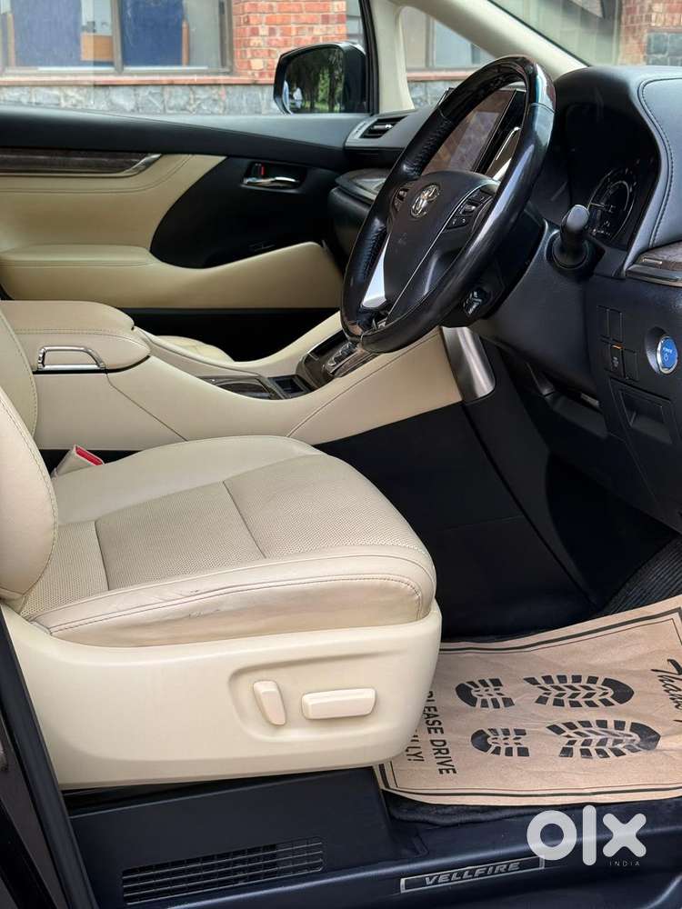 Toyota Vellfire Vip – Executive Lounge, 2023, Cng & Hybrids