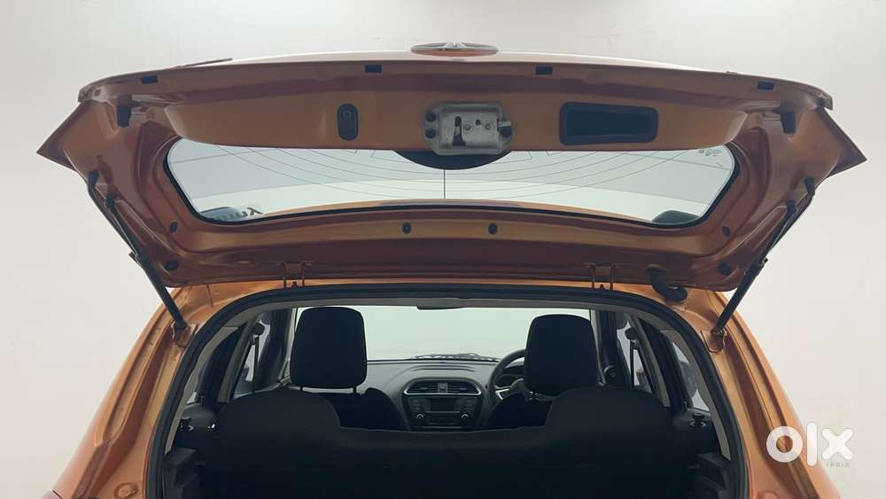 Tata Tiago Xza, 2017, Petrol