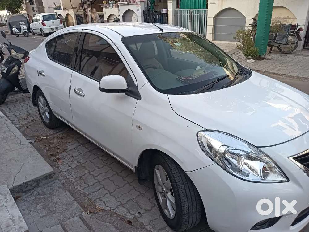 Nissan Sunny 2012