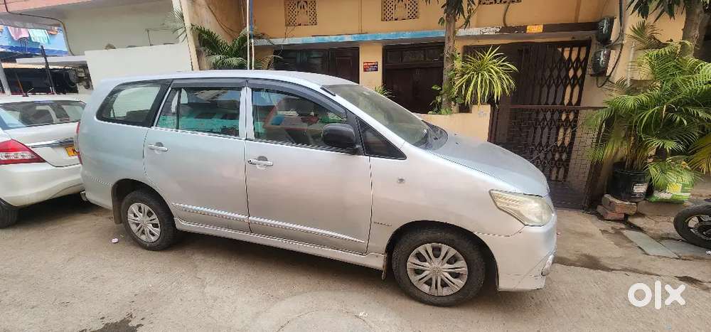 Toyota Innova 2012 Diesel 100000 Km Driven