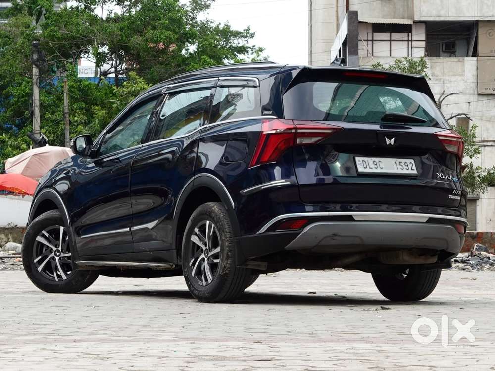 Mahindra Xuv700 Ax 5 Petrol Mt Str (e), 2022, Petrol