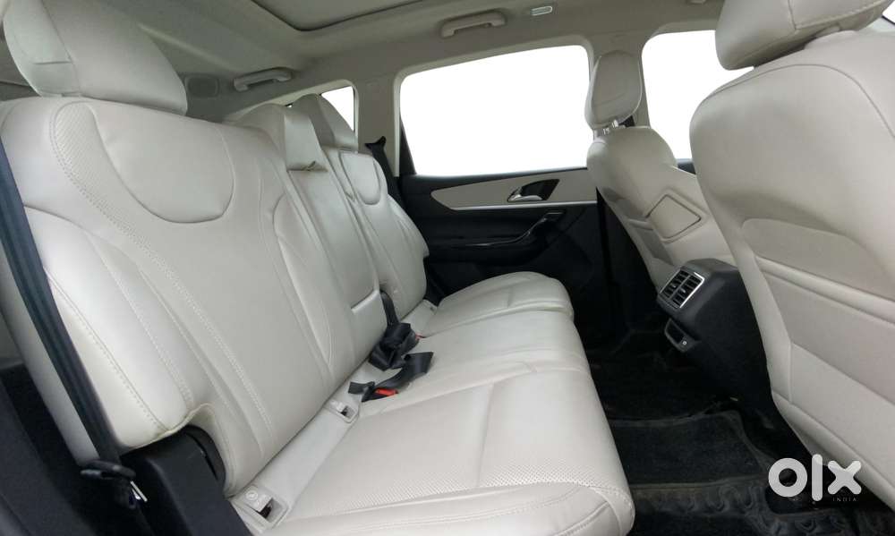 Mahindra Xuv700 2.2 Ax 7 Diesel Mt Luxury Pack Str, 2025, Diesel
