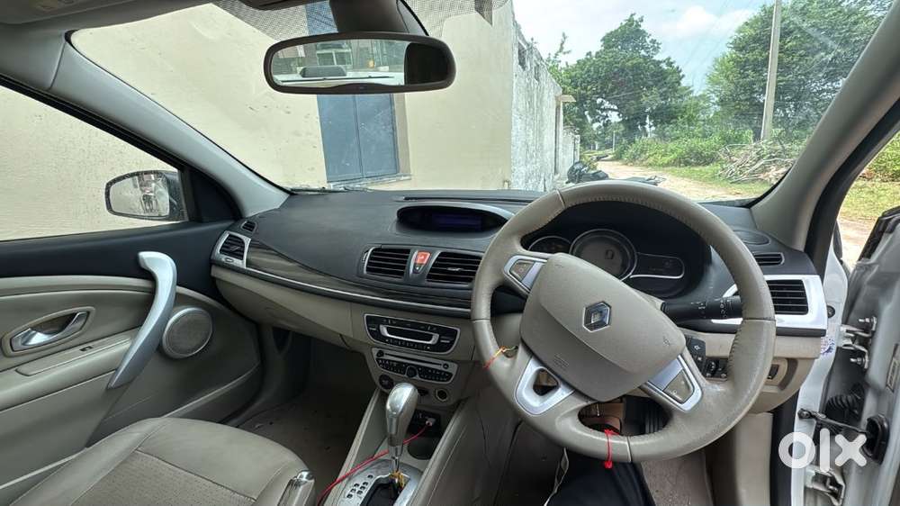 Renault Fluence 2012 Car