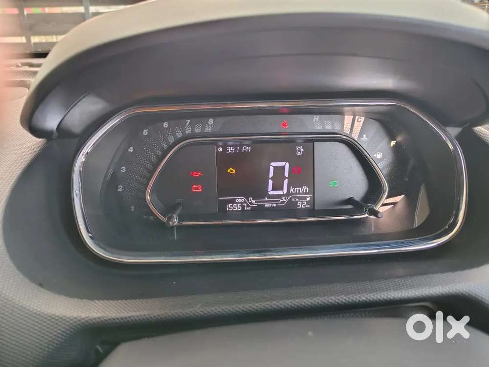 Tata Tiago Midnight Plum Color (2022)