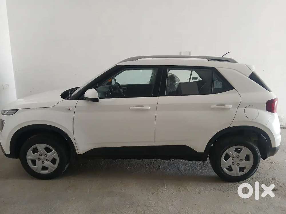 Hyundai Venue 2021 Petrol 21770 Km Driven