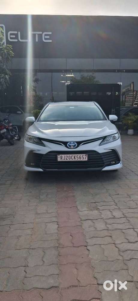 Toyota Camry, 2023, Petrol
