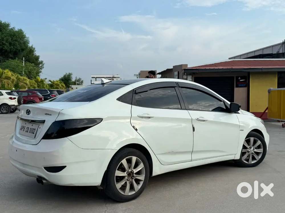Hyundai Verna Fluidic 1.6 2011