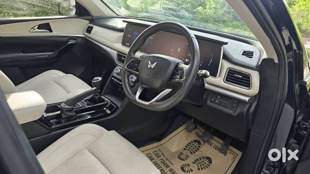 Mahindra Xuv700 2.0 Ax 7 Petrol Mt Str, 2024, Petrol