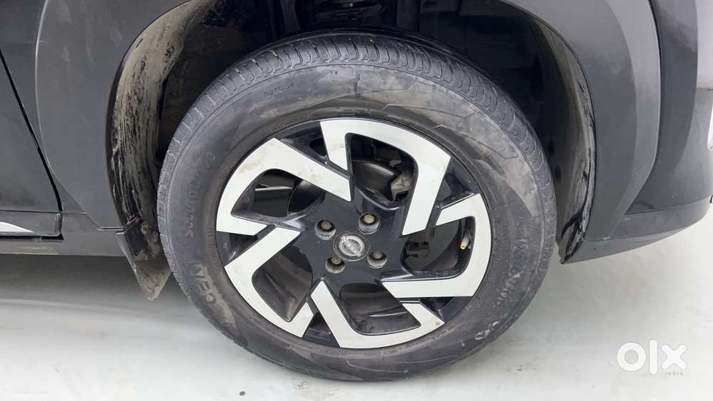 Nissan Magnite 1.0 Xv Premium, 2023, Petrol