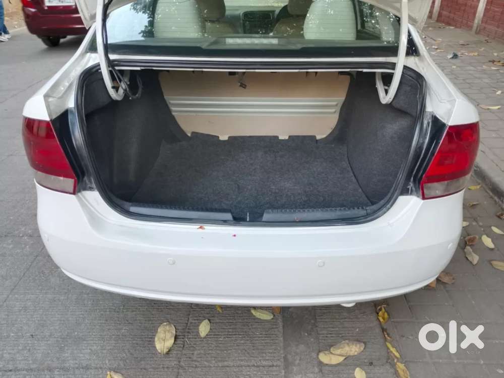 Volkswagen Vento Petrol Highline At, 2011, Petrol