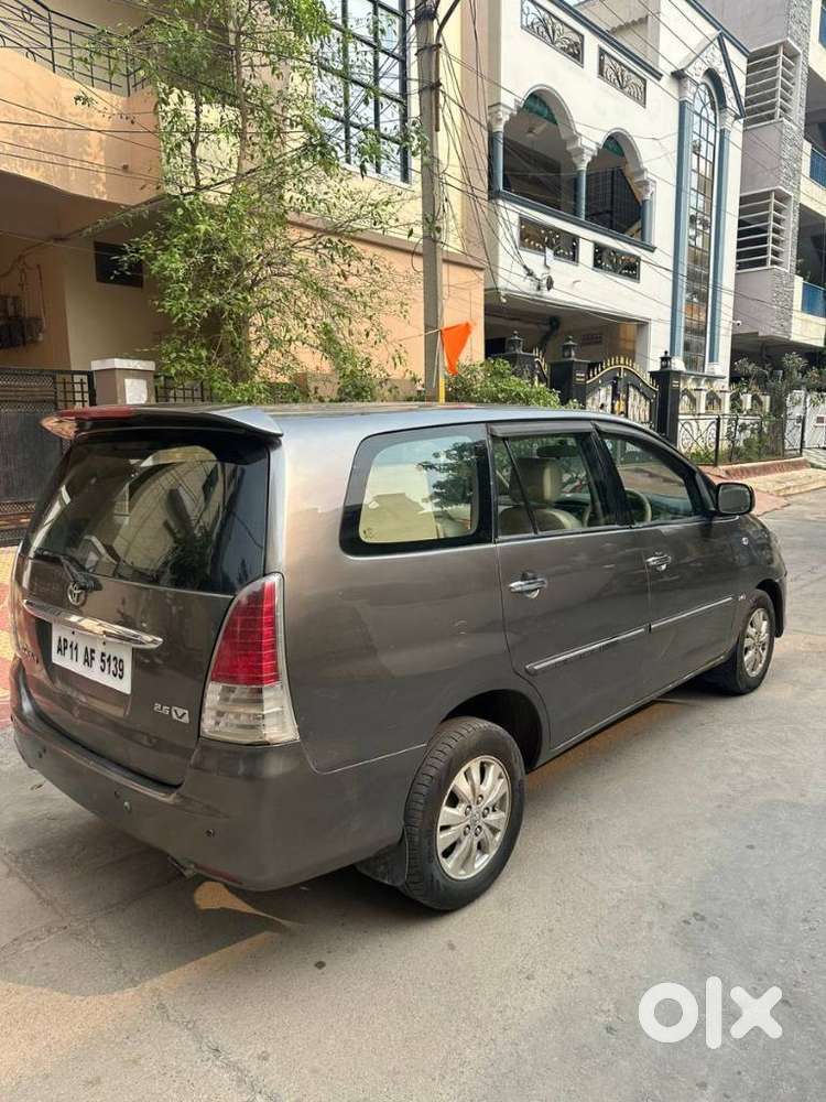 Toyota Innova 2004-2011 2.5 V Diesel 8-seater, 2009, Diesel