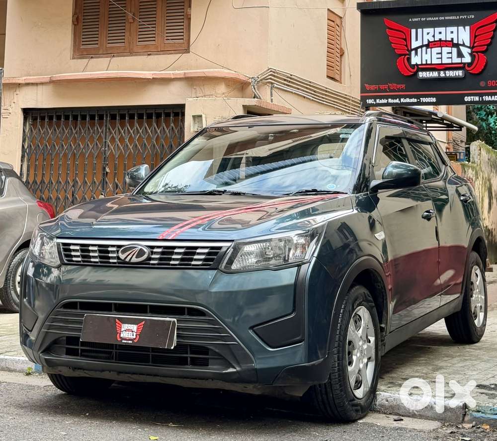 Mahindra Xuv300 1.2 W6 Amt Petrol, 2023, Petrol