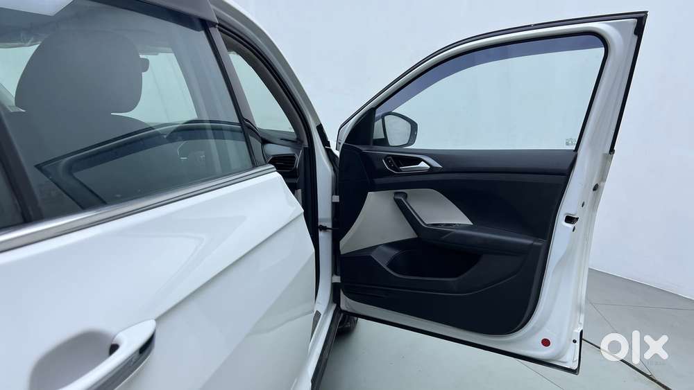 Volkswagen Taigun Topline 1.0 Tsi At (electric Seats), 2023, Petrol
