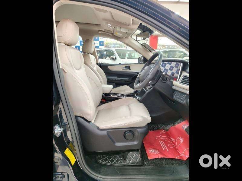 Mahindra Xuv700 2.0 Ax 7 Petrol At Luxury Pack Str, 2022, Petrol