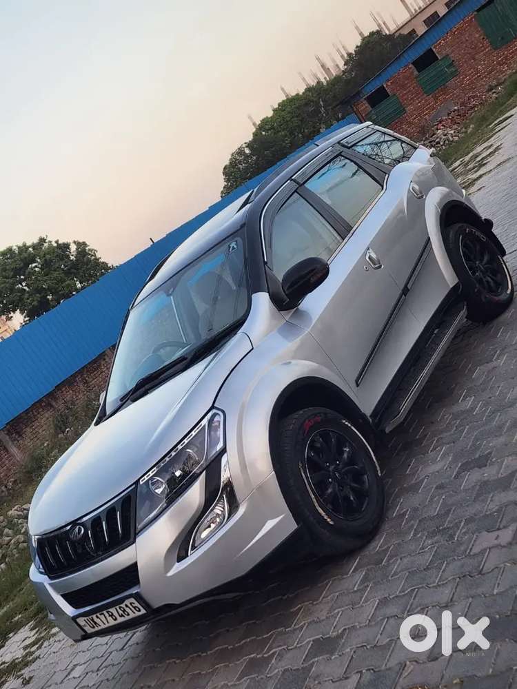 Mahindra Xuv W10 
Sunroof 
Electronic Seats 
Ac
Power Windows