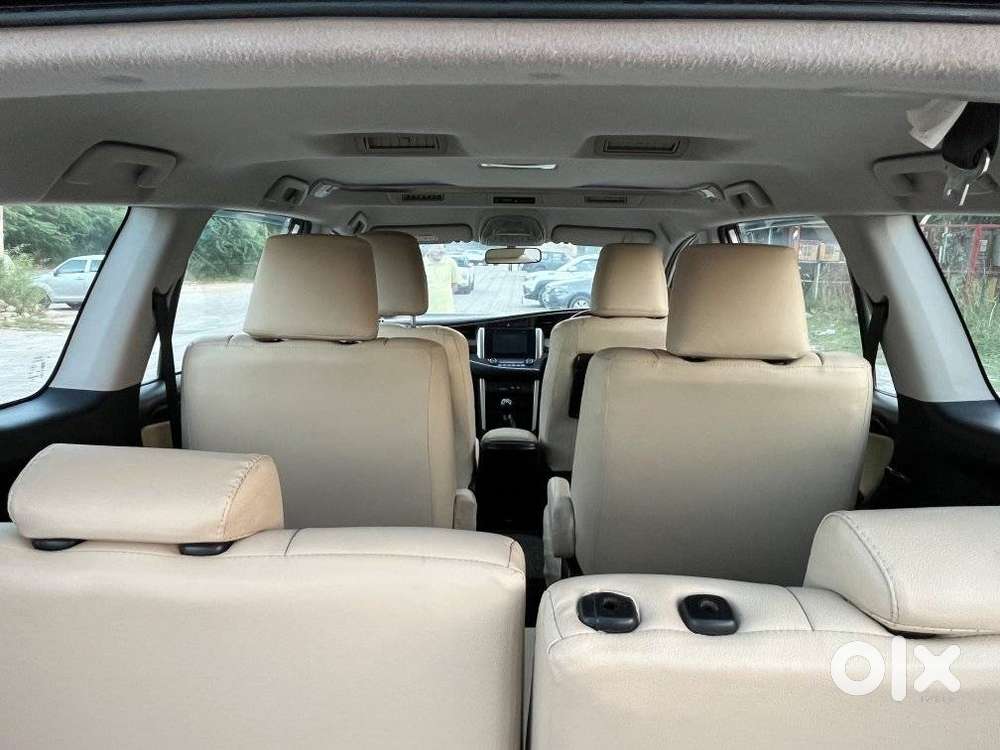 Toyota Innova Crysta 2.7v Mt, 2017, Petrol