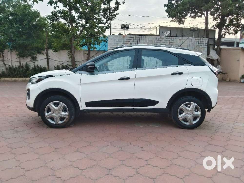 Tata Nexon 1.5 Revotorq Xma Amt, 2022, Petrol