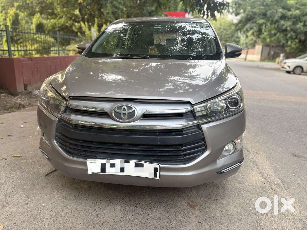 Toyota Innova Crysta 2.4 V 8 Str, 2016, Diesel