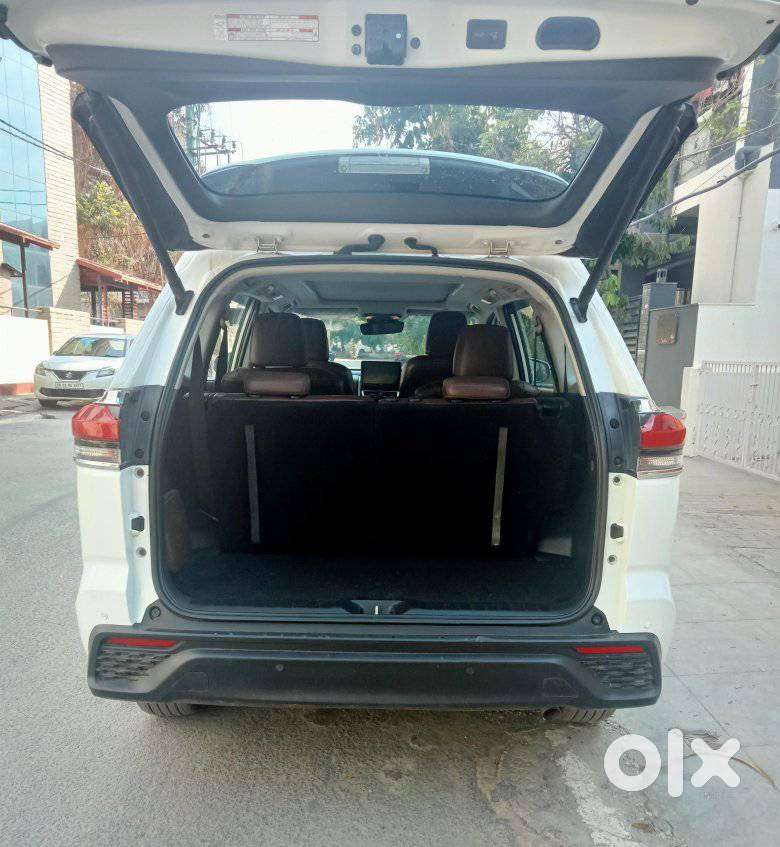 Toyota Innova Hycross 2.0 Zx Hybrid 7 Str, 2024, Petrol