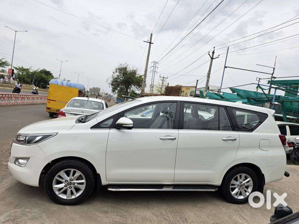 Toyota Innova Crysta 2.4 V 8 Str, 2017, Diesel