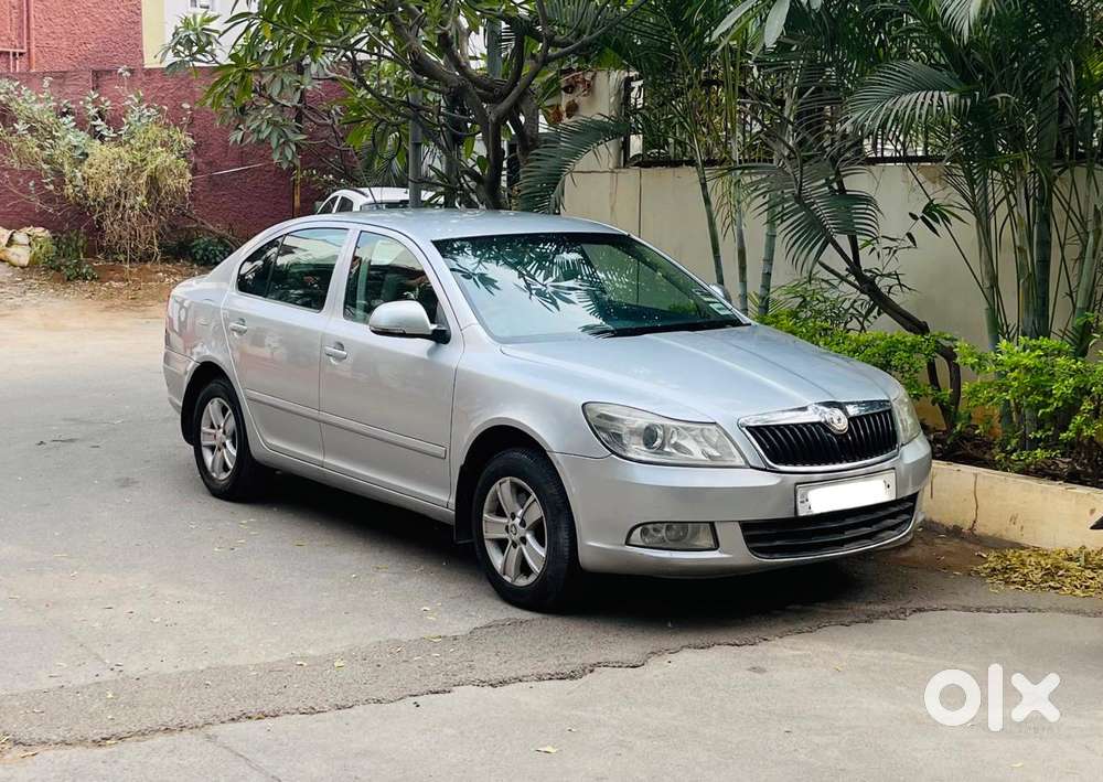 Skoda Laura Ambiente 2.0 Tdi Cr Automatic, 2010, Diesel