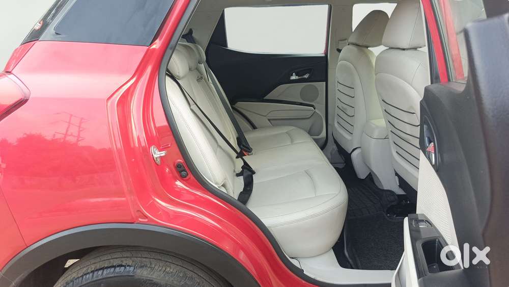 Mahindra Xuv300 W8 (o) 1.5 Diesel Amt, 2022, Diesel