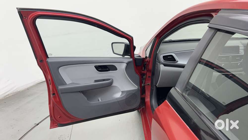 Tata Altroz 1.2 Xe, 2020, Petrol