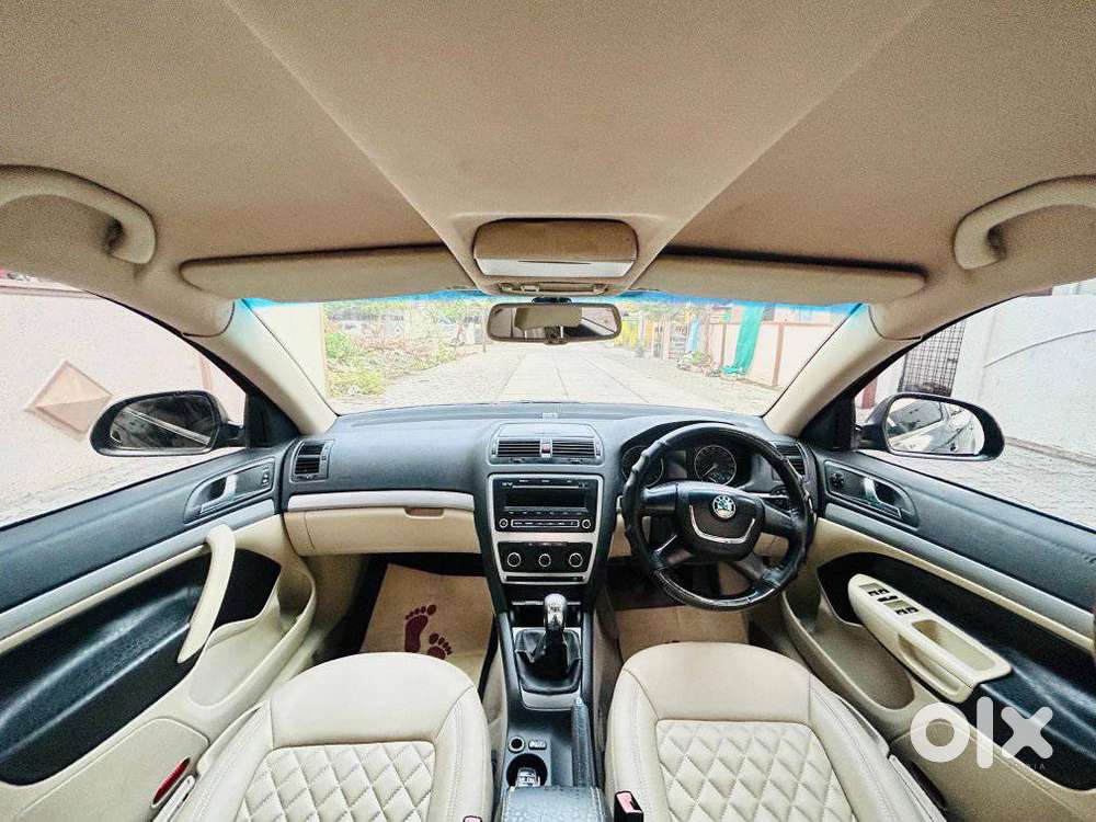 Skoda Laura Ambiente 2.0 Tdi Cr Manual, 2011, Diesel