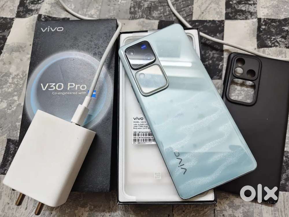 Vivo V30 Pro - 8/256GB Triple 50mp with Telephoto camera