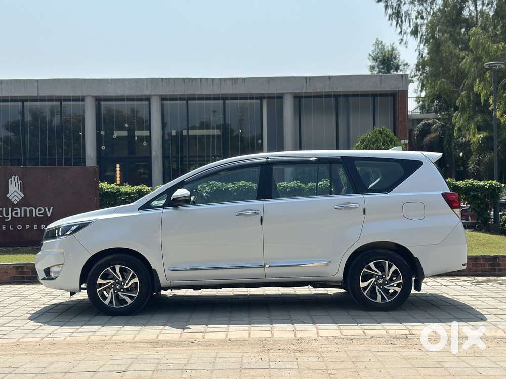 Toyota Innova Crysta 2.4 V, 2024, Diesel