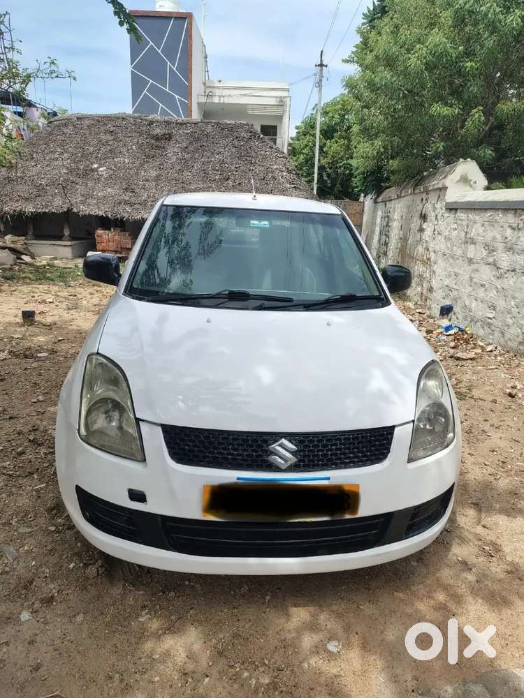 Model 2015
Single Owner 
Km 140000
Ac Working 
4 Tyre New
Lyfe Tax Cur