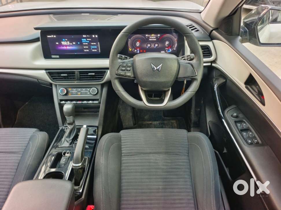 Mahindra Xuv700 2.0 Ax 5 Petrol At Str, 2023, Petrol