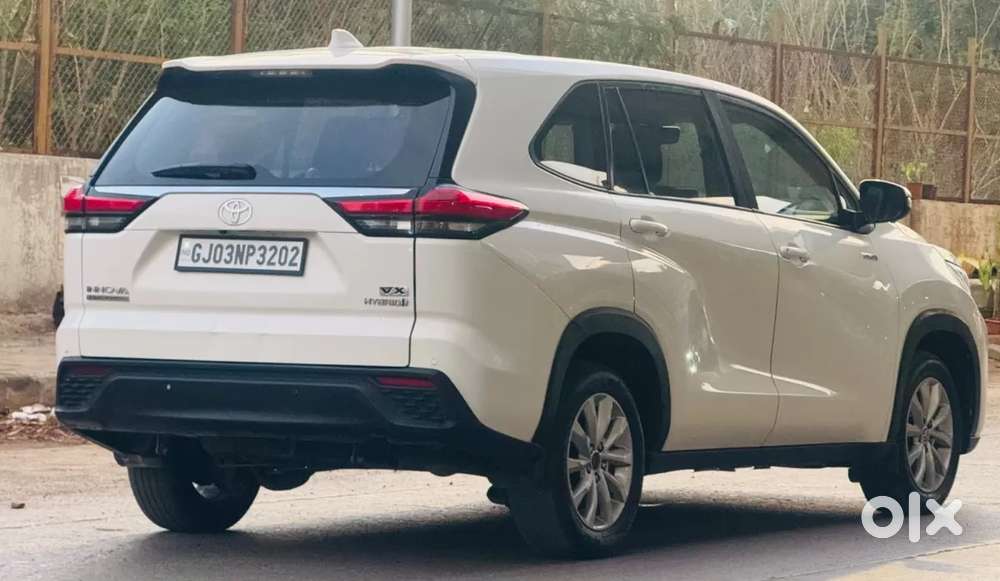 Toyota Innova Hycross 2.0 Vx (o) Hybrid 8 Str, 2024, Petrol