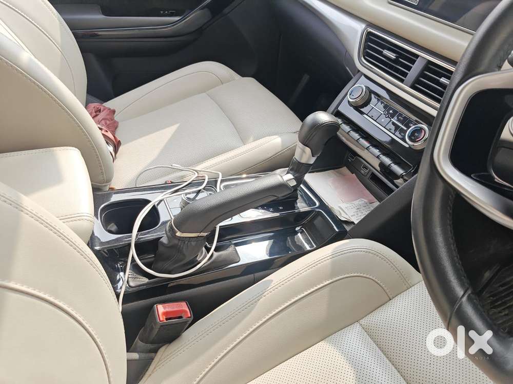 Mahindra Xuv700 2.0 Ax 7 Petrol At Str, 2024, Petrol