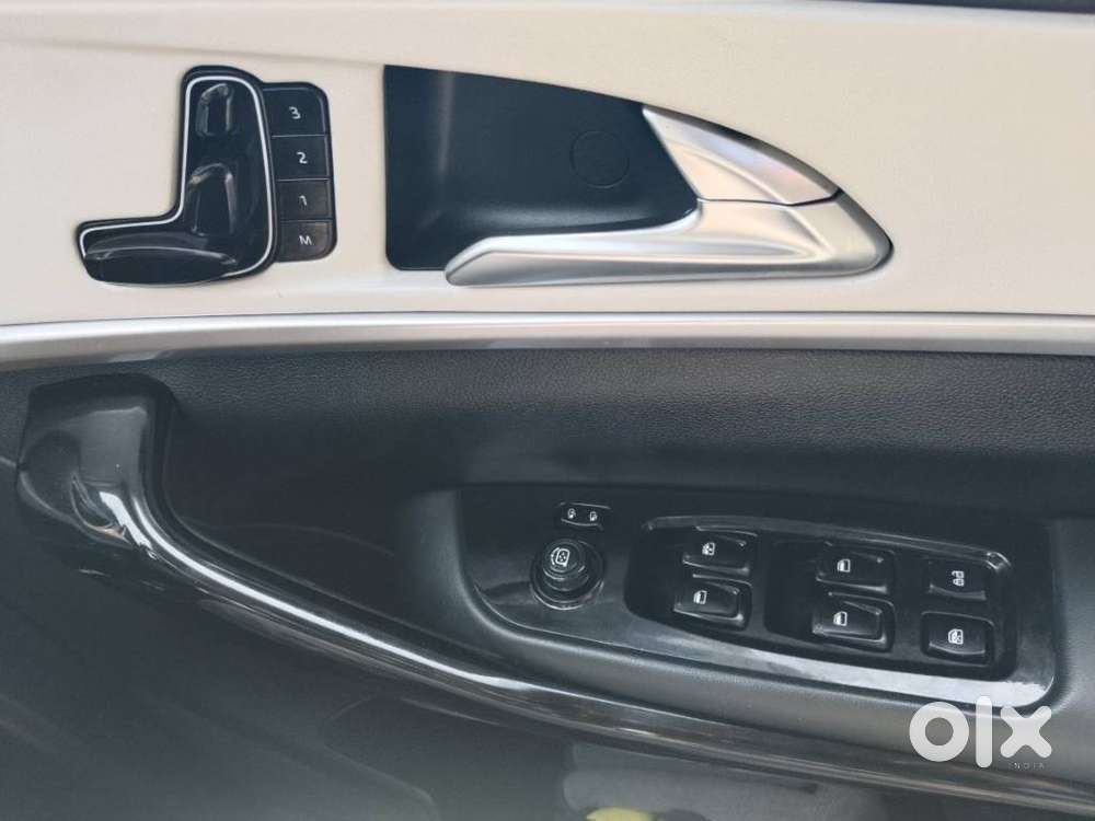 Mahindra Xuv700 2.2 Ax 7 Diesel Mt Str, 2025, Diesel